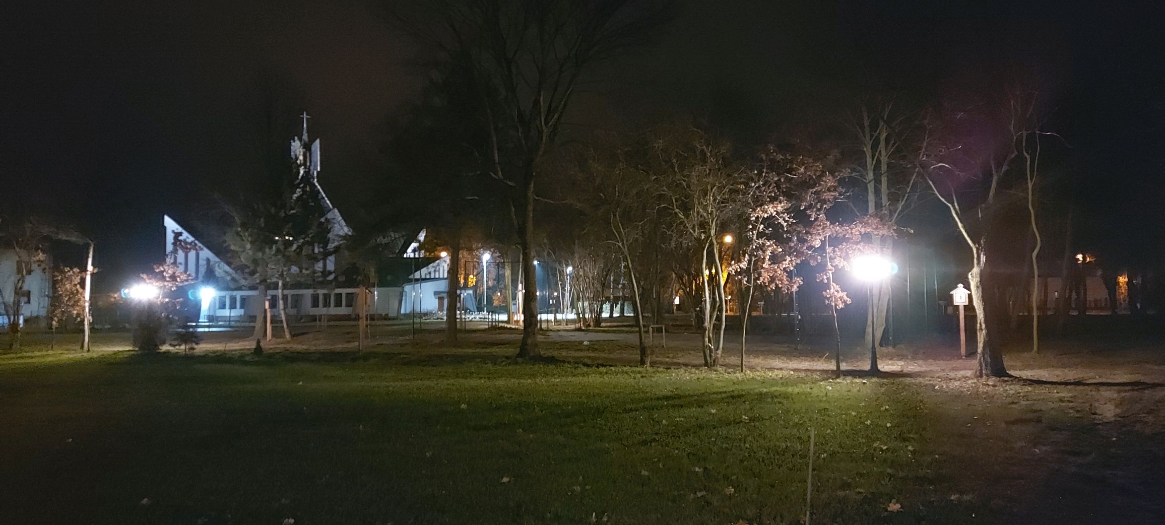 Montaż lamp ogrodowych i&nbsp;parkingowych